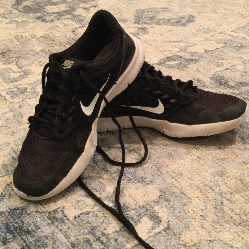 Basic black Nike sneakers